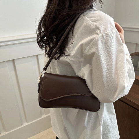 Retro PU Leather Underarm Bag For Women Wavy Flap Shoulder Bag Niche Design Small Square Messenger Crossbody Bag Daily Fashion
