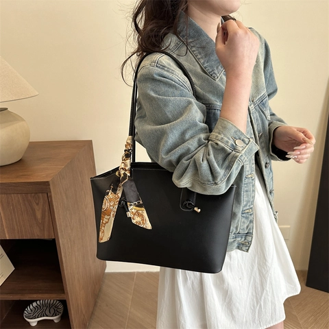 Women PU Leather Tote Bag With Satin Scarf Decoration Large Capacity Solid Color Shoulder Bag Simple Fashion Daily Commuter Handbag