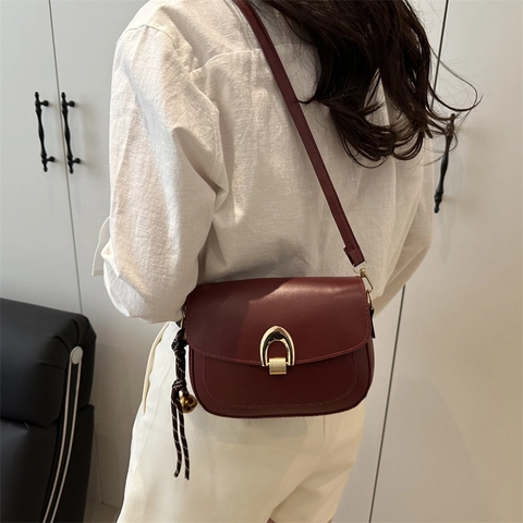 Borsa a Sella da Donna in Pelle PU Con Fibbia a Ferro di Cavallo Dorata Vintage a Spalla Tracolla Piccola Borsa Quadrata per Quotidiano