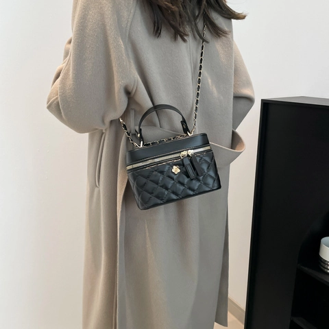 Women's Fashion Quilted Rhombus PU Leather Shoulder Bag Elegant Chain Strap Flower Buckle Crossbody Bucket Bag Daily Purse