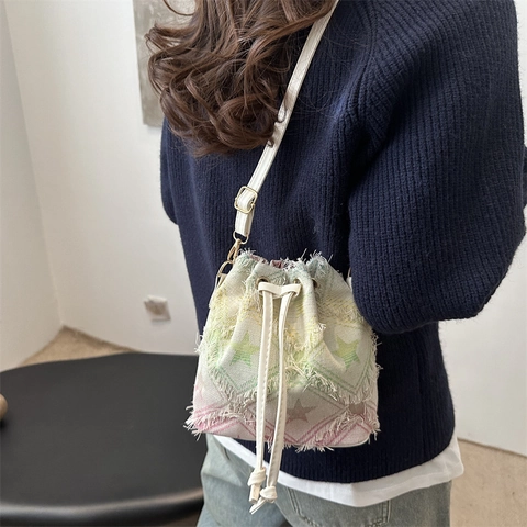 Bolso Cubo de Denim Vintage Con Bordes Deshilachados Para Mujer Estampado de Estrellas Tablero de Ajedrez Cordón Bolso Bandolera Casual