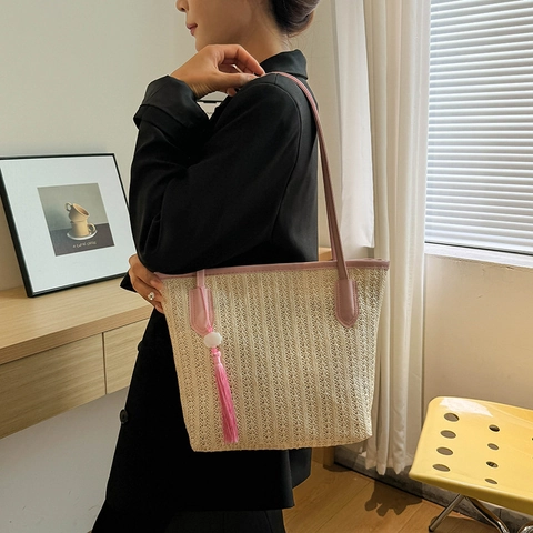 Damen Mode Stroh Tragetasche Große Kapazität Handgewebt Sommer Strand Schultertasche Mit Quastenanhänger Trendy Lässig Alltags Shopper