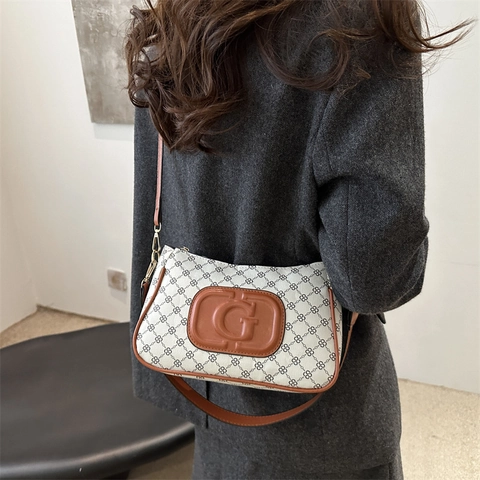 Bolso Baguette con Monograma Retro para Mujer Letra G en Relieve Cuir PU Bolso de Hombro de Axila Moda Casual
