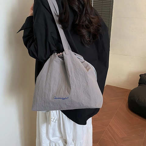 Borsa Tote da Donna in Nylon Grande Capacità con Coulisse Borsa a Spalla Minimalista Leggera Fodera a Contrasto Casual