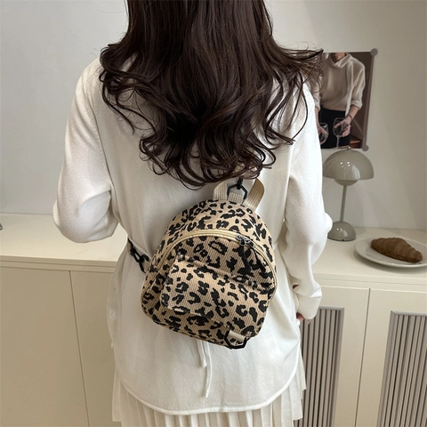 Moda Zaino Mini in Velluto a Coste Leopardato da Donna Trendy Grande Capacità Casual Zainetto Scolastico Con Ciondolo Mostro