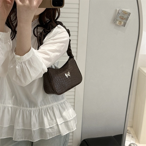 Women Woven Texture Shoulder Bag With Silver Butterfly Clasp Pleated Strap Vintage Casual Crossbody Underarm Bag Fashion Handbag
