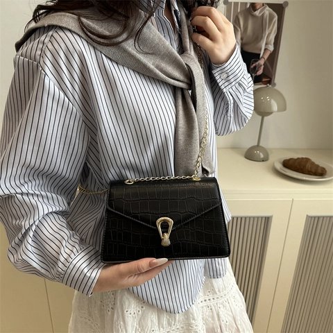 Sac à Épaule Crocodile Gaufré pour Femmes Cuir PU Chaîne Dorée Sac Bandoulière Petit Sac Carré Élégant avec Serrure Métallique