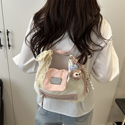 Sac à Épaule en Cuir PU Contrasté Avec Nœud en Dentelle et Pendentif en Peluche Sac Cabas Doux Kawaii pour Femmes Casual