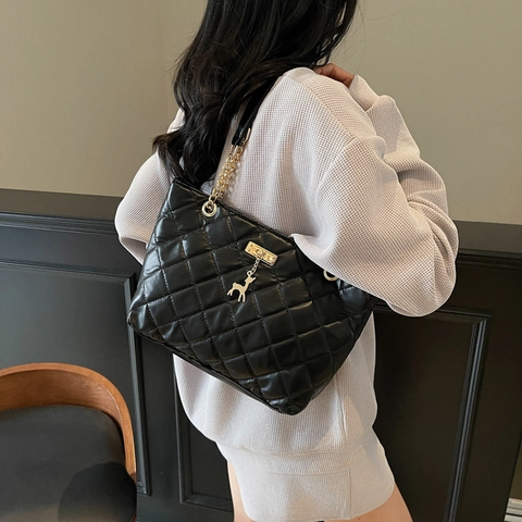 Women Fashion Diamond Quilted Tote Bag PU Leather Shoulder Bag With Gold Chain Strap And Deer Pendant Large Capacity