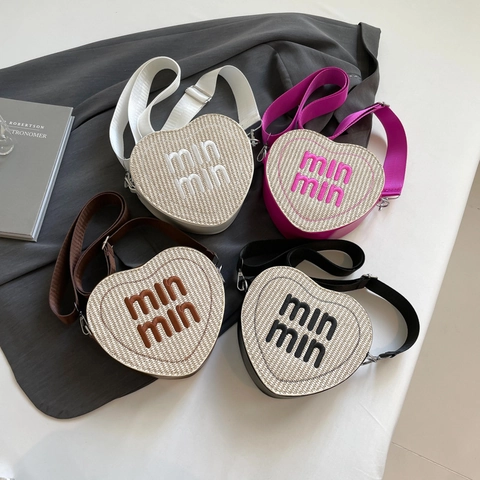 Bolso Bandolera Tejido en Forma de Corazón de Cuero PU Para Mujer Bordado de Letras de Moda Bolso de Hombro Pequeño Diseño de Nicho Elegante