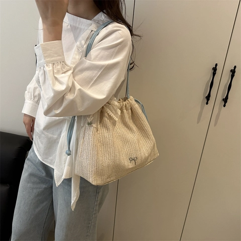 Damen Mode Stroh Gewebt Eimer Tasche Große Kapazität Strand Umhängetasche Mit Spitze Blumen Schleife Und Metall Schmetterling Dekoration Handtasche