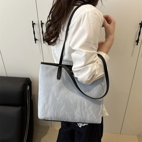 Borsa Tote a Pieghe Grande Capacità Donna Moda 2025 Primavera Nuovo Design di Nicchia Borsa a Tracolla con Spalline a Contrasto