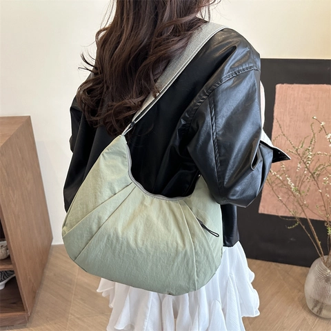 Damen Große Kapazität Gefaltete Nylon Schultertasche Minimalistische Halbmond Hobo Tragetasche Täglich Lässige Einfarbige Umhängetasche
