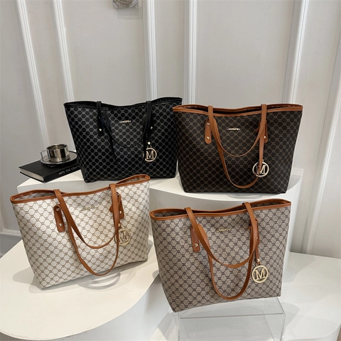 Large Capacity Monogram Tote Bag For Women PU Leather Fashion Shoulder Bag With Metal Letter Pendant Commute Handbag
