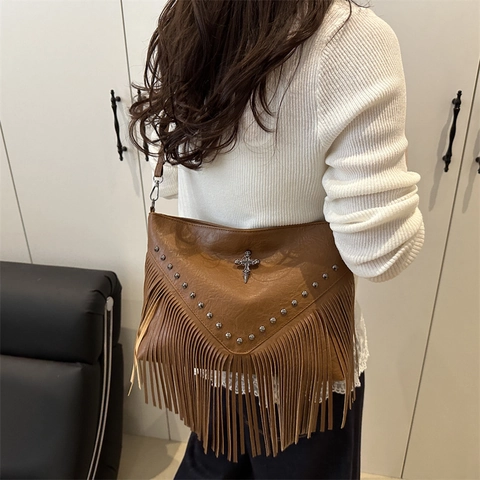Borsa a Spalla con Nappe in Pelle PU Vintage Punk per Donna con Rivetti e Pendente a Croce Borsa Hobo alla Moda per Uso Quotidiano