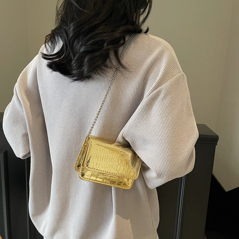 Petit Sac Carré pour Femmes en Cuir PU Motif Crocodile Sac à Bandoulière à Chaîne Métallique à la Mode Sacoche Quotidienne