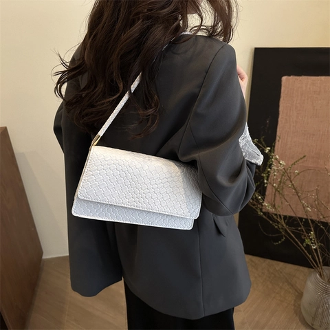 Women Woven PU Leather Baguette Shoulder Bag Solid Color Embossed Texture Rectangle Flip Magnetic Snap Underarm Bag Fashion Handbag