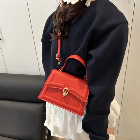 Trendige PU-Leder Umhängetasche Für Damen Einfarbige Handtasche Goldene Runde Schnalle Crossbody Kleine Quadratische Tasche