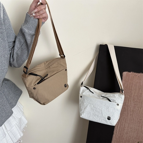 Borsa a Spalla da Donna Minimalista in Pelle PU con Texture Rugosa Borsa a Tracolla Casual Urbana con Tracolla Regolabile Borsa Quadrata Leggera