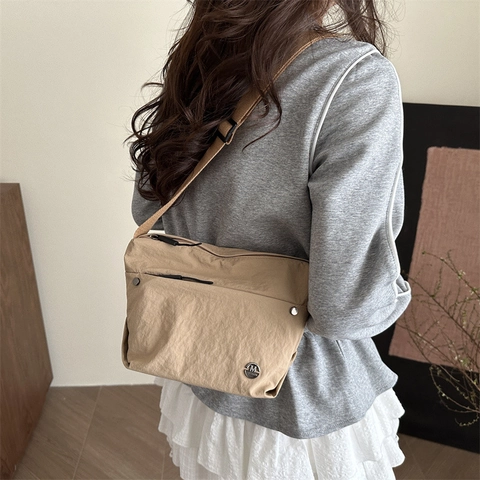Borsa a Spalla da Donna Minimalista in Pelle PU con Texture Rugosa Borsa a Tracolla Casual Urbana con Tracolla Regolabile Borsa Quadrata Leggera