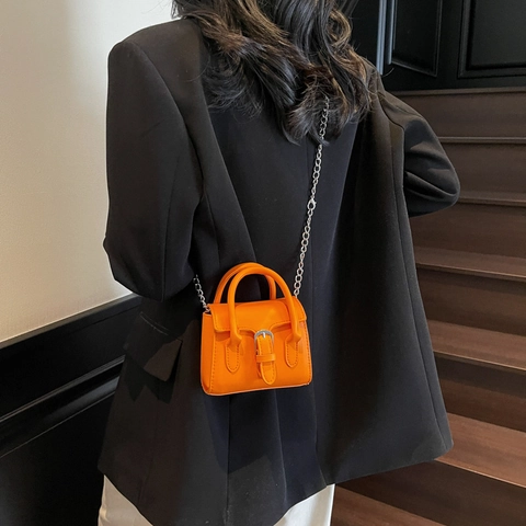 New Trendy Minimalist Women PU Leather Small Square Bag Chic Solid Color Flap Shoulder Crossbody Bag With Metal Chain Strap