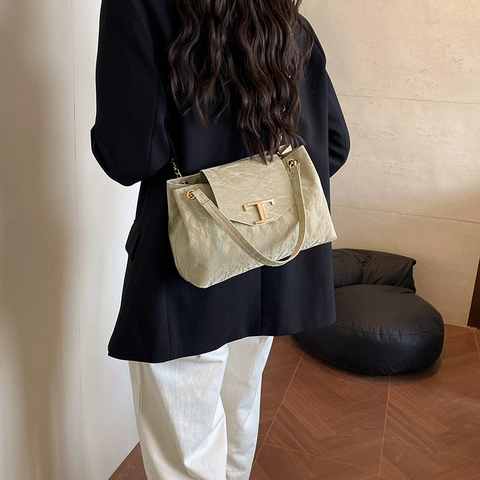 Chic Wrinkled PU Leather Shoulder Bag For Women Gold Metal T Buckle Chain Strap Crossbody Bag Casual Fashion Square Bag