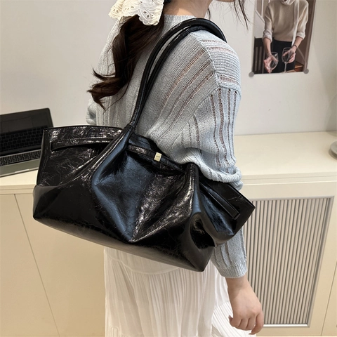 Borsa Tote da Donna in Pelle PU Lucida a Grande Capacità Borsa a Spalla Casual Con Spalline Sottili Borsa Hobo Plissettata