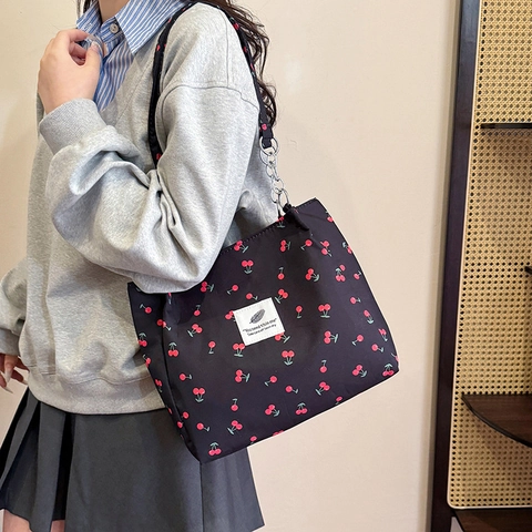 Dames Schoudertas Met Kersenprint Trendy Stoffen Okseltas Casual Draagtas Met Metalen Ketting Street Style Handtas