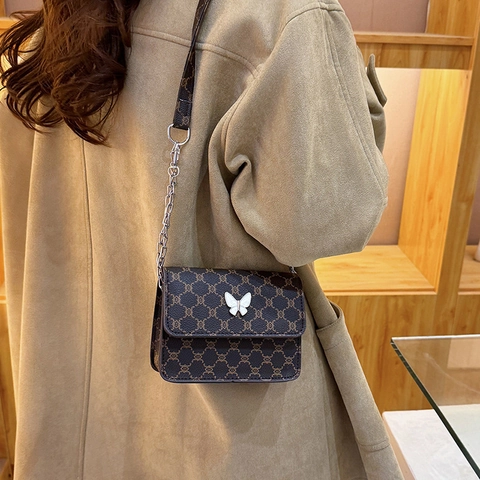 Chic Vintage Monogram Shoulder Bag For Women Fashion PU Leather Crossbody Purse With Butterfly Clasp Metal Chain Strap Small Square Bag
