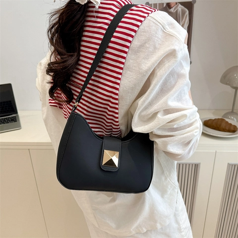 Fashion Women PU Leather Hobo Shoulder Bag Minimalist Solid Color Square Stud Design Magnetic Buckle Crossbody Handbag Purse Chic Bag