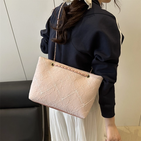 Borsa Tote da Donna con Ricamo Floreale e Catena Grande Capacità in Tessuto Trapuntato Borsa a Tracolla Elegante Casual