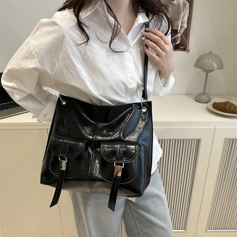 Borsa Tote da Donna in Pelle PU Lucida Grande Capacità Tasche Multiple Borsa a Tracolla Stile Casual Y2K Metallizzata per Uso Quotidiano