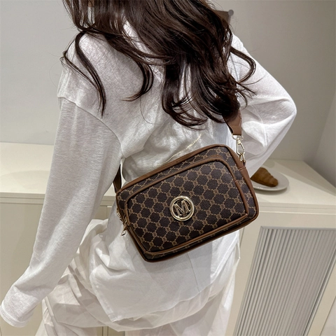 Vintage Letter Monogram Crossbody Camera Bag For Women PU Leather Wide Adjustable Strap Retro Square Shoulder Bag Handbag