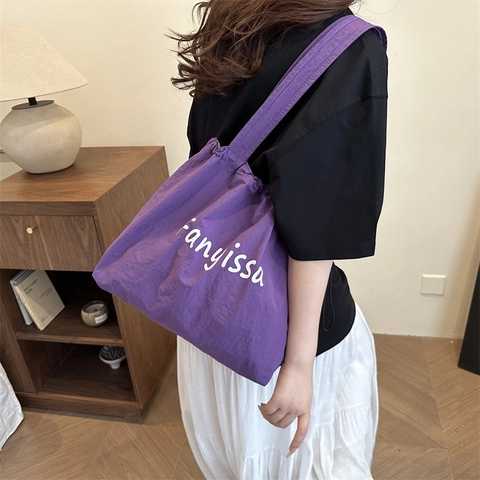 Borsa Tote Casual da Donna in Tela con Coulisse Minimalista Stampa di Lettere Grande Capacità Borsa a Spalla Leggera per Pendolarismo