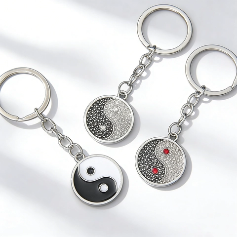 Porte-clés Style Chinois Yin Yang Tai Chi Bagua Alliage Strass Émail Pendentif de Sac en Métal Bijoux pour Hommes Femmes Cadeaux
