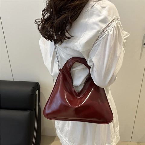 Fashion Women Glossy PU Leather Shoulder Bag Triangle Hobo Handbag With Metal Chain Strap Large Capacity Solid Color Casual Tote