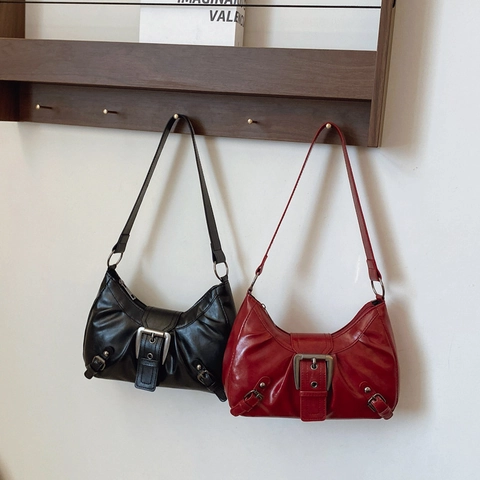 Vintage PU Leather Pleated Shoulder Bag For Women Large Capacity Crescent Hobo Armpit Bag Metal Buckle Moto Style Purse