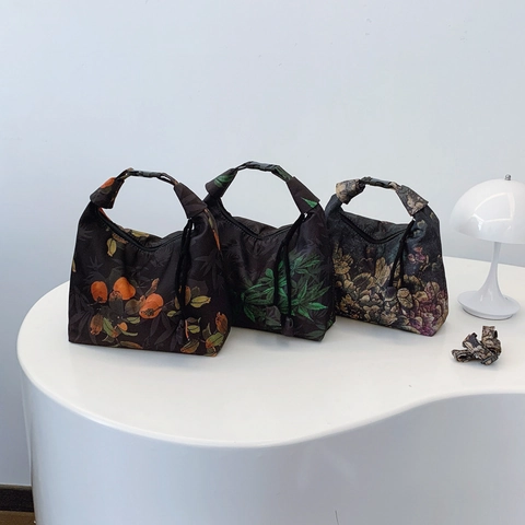 Women Chinese Style Fabric Crossbody Bag Printed Small Square Bag With Adjustable Strap Casual Handbag For Daily Decoration