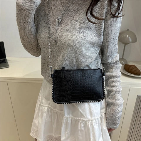 Mode Krokodilmuster PU Leder Umhängetasche Mit Metallkette Nietendekoration Kleine Quadratische Schultertasche Für Damen Alltag