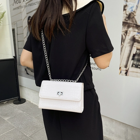 Women's Fashion Crocodile Pattern PU Leather Crossbody Bag Silver Chain Small Square Shoulder Bag For Commuting Daily Purse
