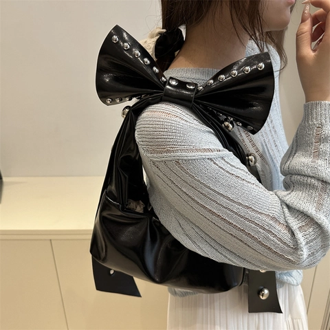 Sac à Bandoulière Croissant en Cuir PU pour Femmes Grand Nœud Décoration Rivets Tendance Sac à Main Décontracté pour Dames