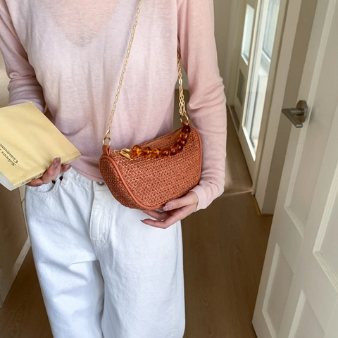 Damen Gewebte Satteltasche Mit Bernsteinperlen Griff Sommer Casual Stroh Halbmond Umhängetasche Retro Metallkette Schultertasche