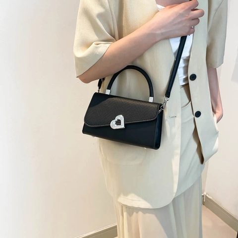 Fashion PU Leather Women Shoulder Bag Woven Texture Flap Heart Metal Buckle Crossbody Purse Small Square Handbag For Daily
