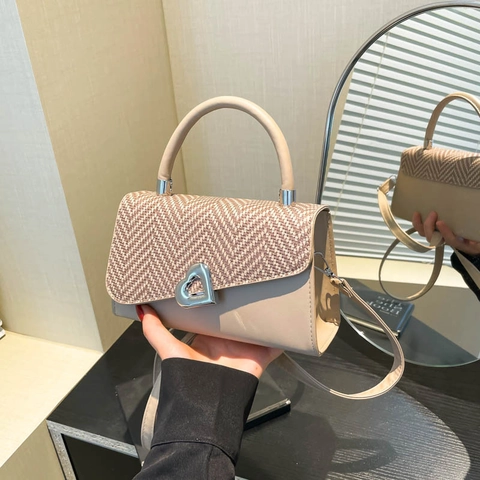 Women Vintage PU Leather Crossbody Bag With Woven Flap And Heart Shaped Metal Buckle Minimalist Fashion Shoulder Handbag