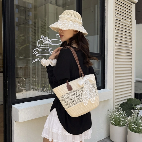 Sac Cabas en Paille d'Été Et Chapeau de Soleil Avec Décoration Nœud en Dentelle Femme Sac à Épaule de Plage Tissé à la Main Grande Capacité