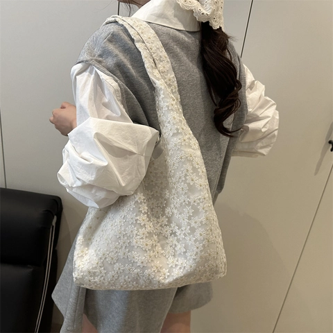 Elegant White Lace Floral Embroidery Tote Bag Large Capacity Hollow Out Women Fashion Lightweight Shoulder Bag Summer Beach Travel Handbag