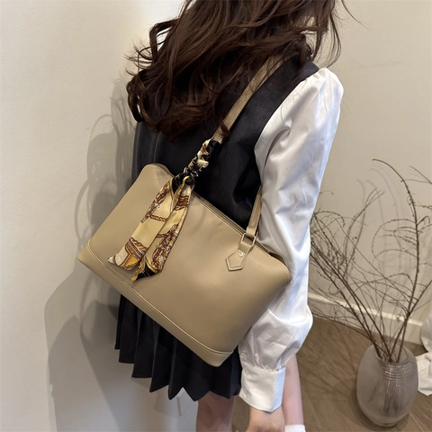 Borsa Shopping da Donna Minimalista in Pelle PU Con Sciarpa di Seta Decorativa Cuciture a Contrasto Borsa a Tracolla Capiente