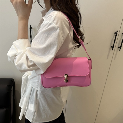 Sac à Épaule Carré en Cuir PU de Mode Avec Fermoir en Métal Minimaliste Tendance de Rue Sac à Main Sous le Bras pour Femmes