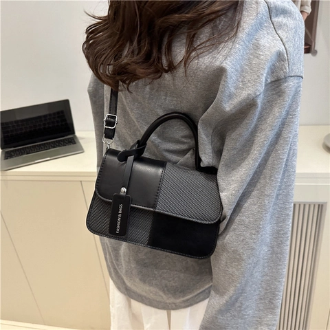 Petit Sac Carré pour Femmes Mode de Rue en Cuir PU Patchwork Texture Tissée Sac à Épaule Bandoulière Avec Poignée et Étiquette