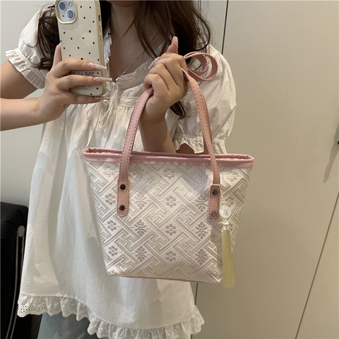 Large Capacity Women Jacquard Tote Bag With Tassel Retro Chinese Style PU Leather Shoulder Bag For Commuting Everyday Handbag